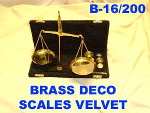 B 16/200 BRASS DECO SCALES IN VELVET BOX   200 GRAMS        