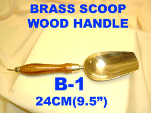 B 1 BRASS SCOOP WOODEN HANDLE          