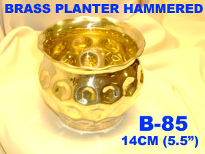 B 85 BRASS PLANTER HAMMERED         