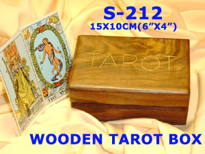 S 212 WOODEN TAROT BOX         